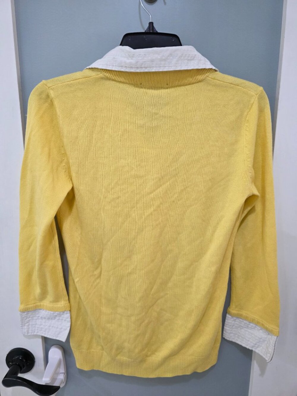 New York & Company Yellow Sweater – Women’s XS V-Neck Lightweight Pullover - Picture 7 of 7